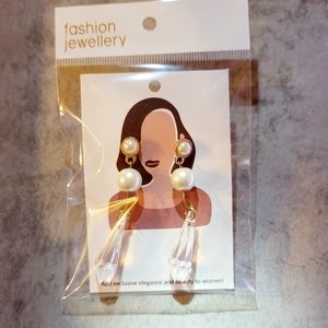 Women drop earrings